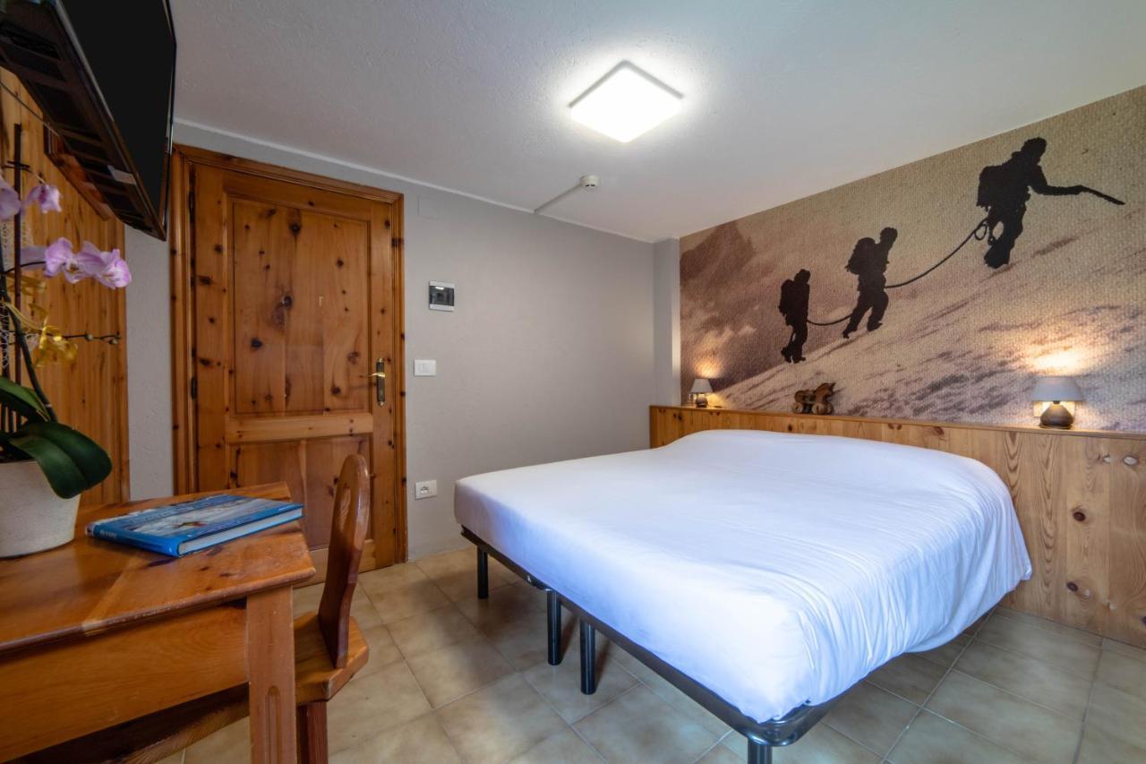 Hotel & Restaurant Perret - Mountain People Valgrisenche Exterior photo