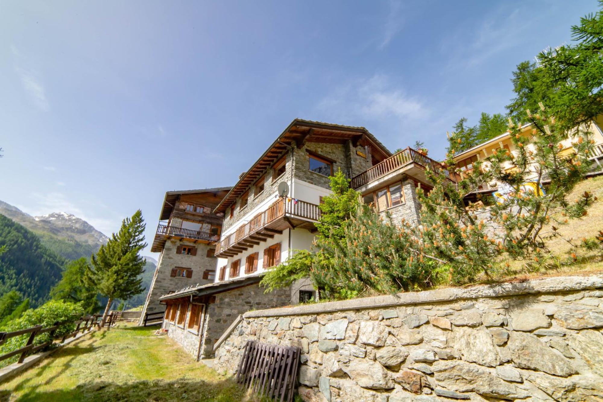 Hotel & Restaurant Perret - Mountain People Valgrisenche Exterior photo