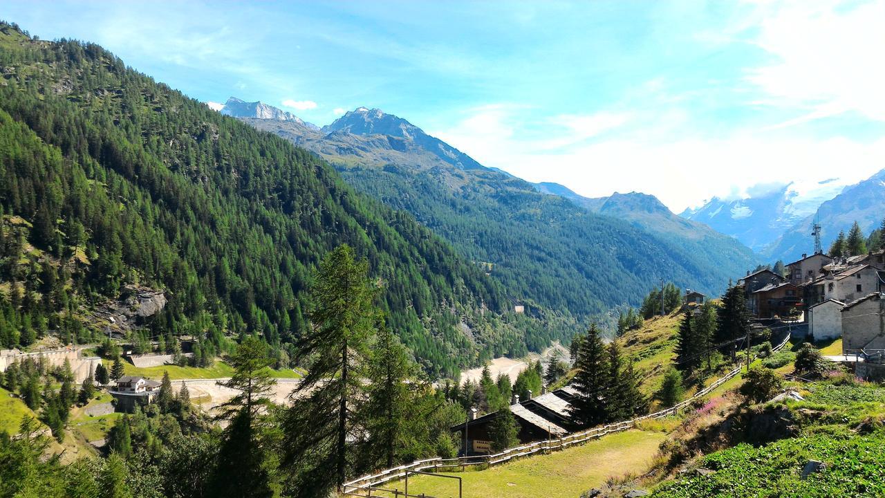 Hotel & Restaurant Perret - Mountain People Valgrisenche Exterior photo